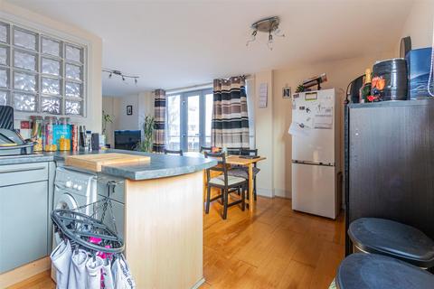 2 bedroom apartment for sale, Fitzhamon Embankment, Cardiff CF11