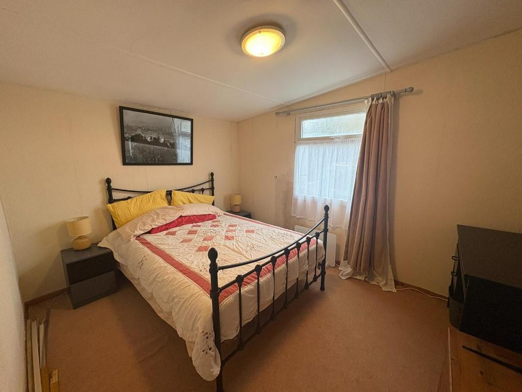Bedroom 1.JPEG
