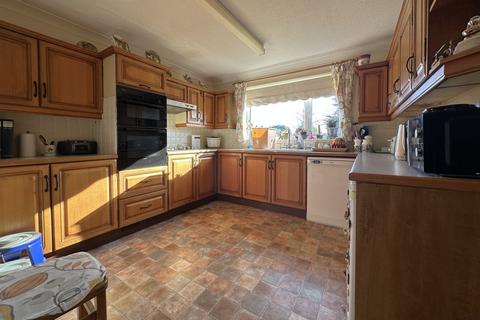4 bedroom detached house for sale, Knoll Place, Walmer, CT14