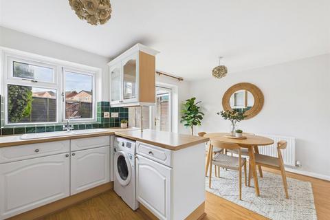 3 bedroom detached house to rent, Burton Close, Leicester LE2