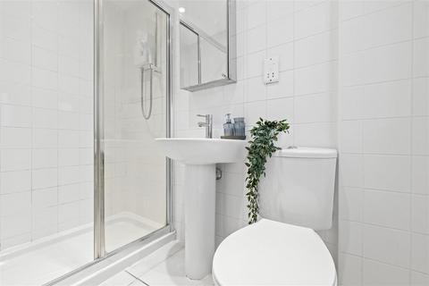 Studio to rent, Belgrave Road, London SW1V