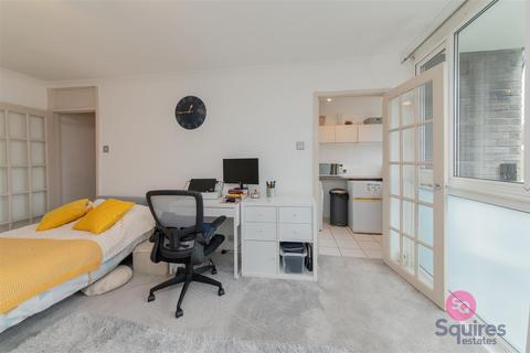 undefined, Ashbourne Close, London