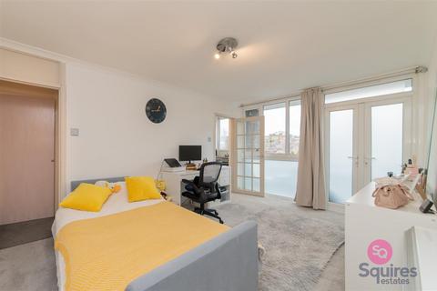 undefined, Ashbourne Close, London
