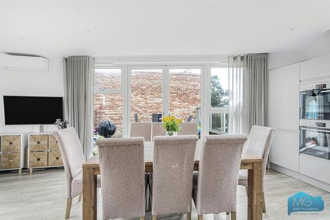 undefined, Edgewood Mews, London, N3