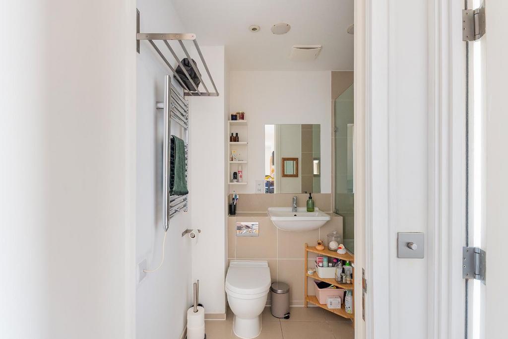 6 A0 P5 BR - Bathroom B.jpg