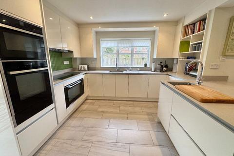 4 bedroom detached house for sale, Haslucks Green Road, Shirley, Solihull