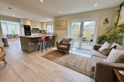 4 bedroom detached house for sale, Haslucks Green Road, Shirley, Solihull