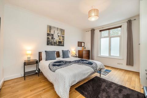 2 bedroom flat to rent, Ellesmere Road, London W4
