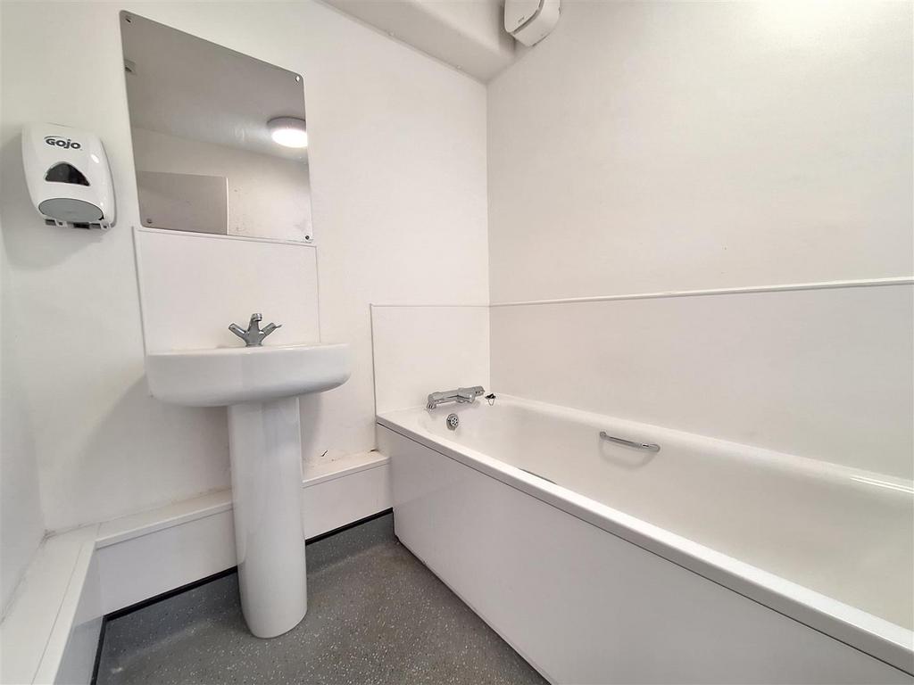 Room 37 Martindale Court - View 2