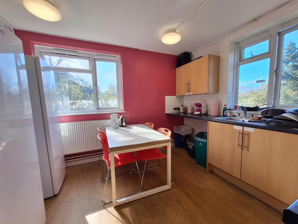 Room 37 Martindale Court - View 4