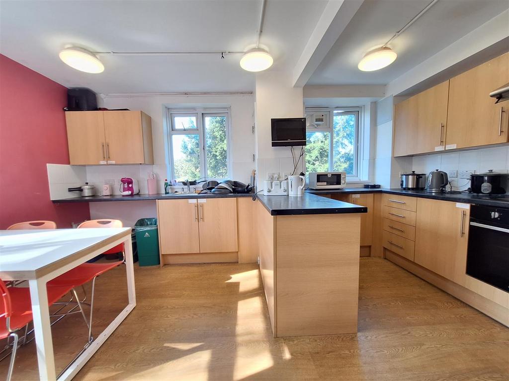 Room 37 Martindale Court - View 5