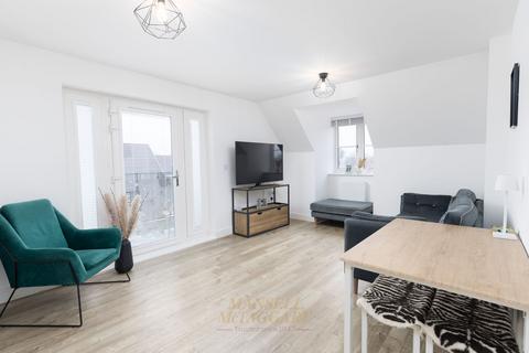 2 bedroom flat for sale, Hoadley Road, Horley RH6