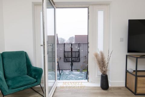2 bedroom flat for sale, Hoadley Road, Horley RH6
