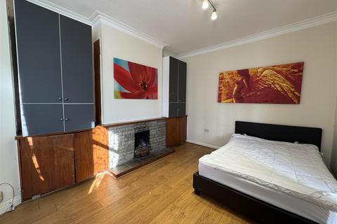 undefined, Elm Way, London