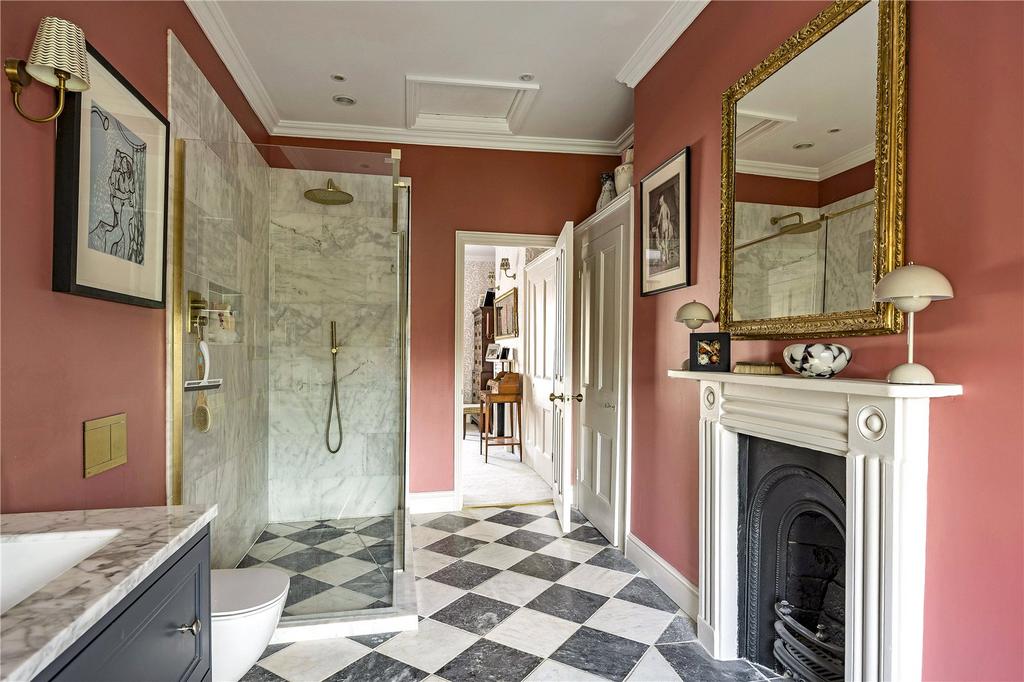 En Suite Bathroom