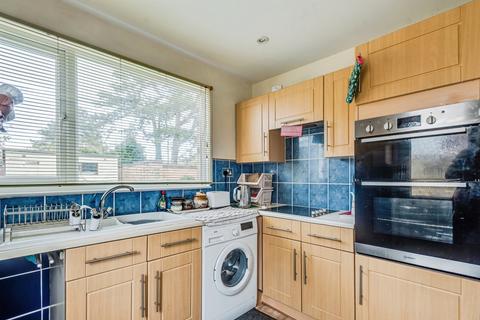 2 bedroom detached bungalow for sale, Burford Road, Carterton