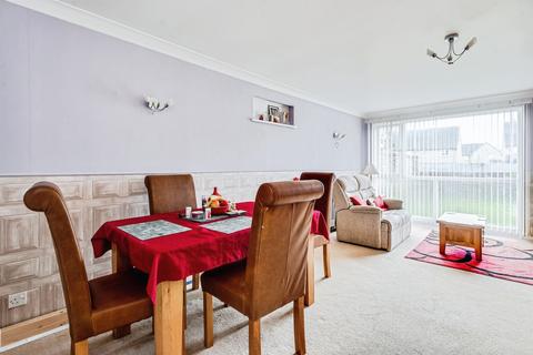 2 bedroom detached bungalow for sale, Burford Road, Carterton