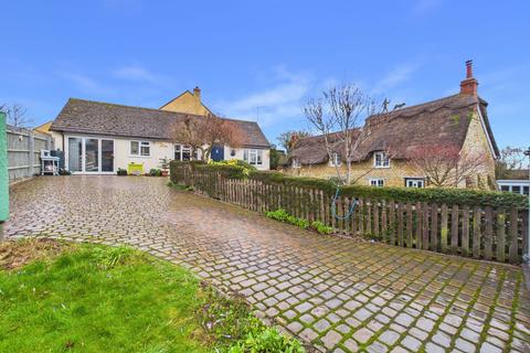 3 bedroom detached house for sale, Grafton Road, Yardley Gobion, NN12