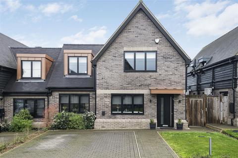 3 bedroom semi-detached house for sale, Watersplash Mews, Borehamwood