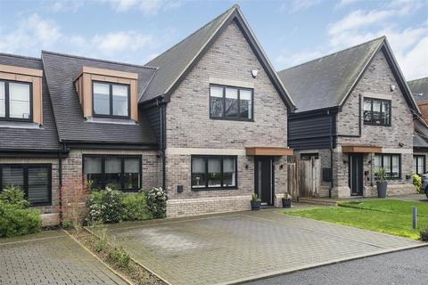 3 bedroom semi-detached house for sale, Watersplash Mews, Borehamwood