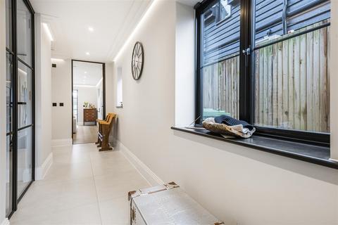 3 bedroom semi-detached house for sale, Watersplash Mews, Borehamwood