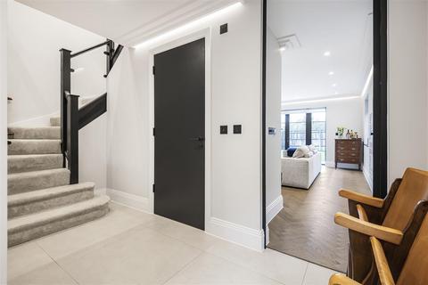 3 bedroom semi-detached house for sale, Watersplash Mews, Borehamwood