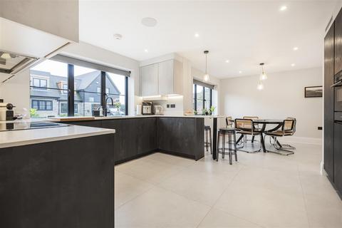 3 bedroom semi-detached house for sale, Watersplash Mews, Borehamwood
