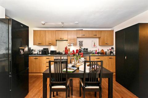 2 bedroom flat for sale, Groombridge Avenue, Eastbourne