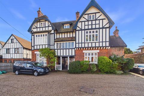 undefined, Beauchamp Road, East Molesey