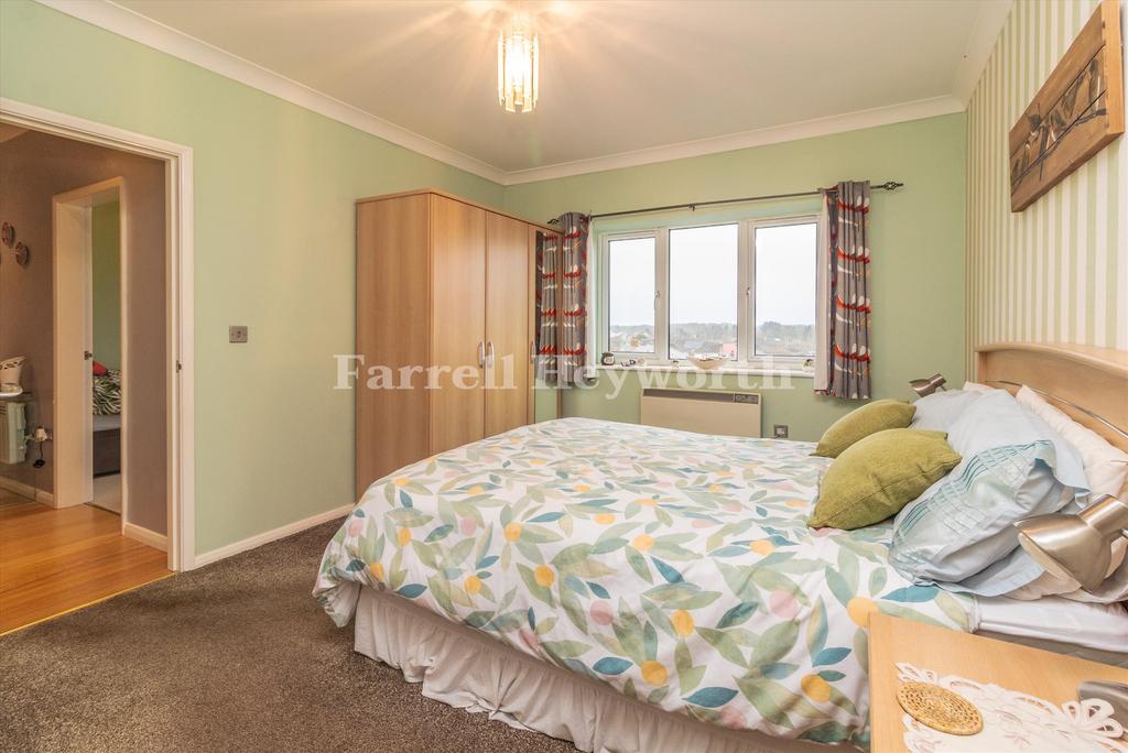 Bedroom 1 image 2