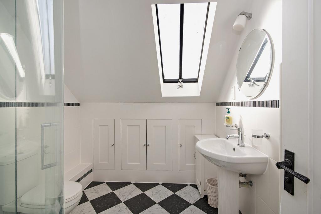 Annexe Shower Room
