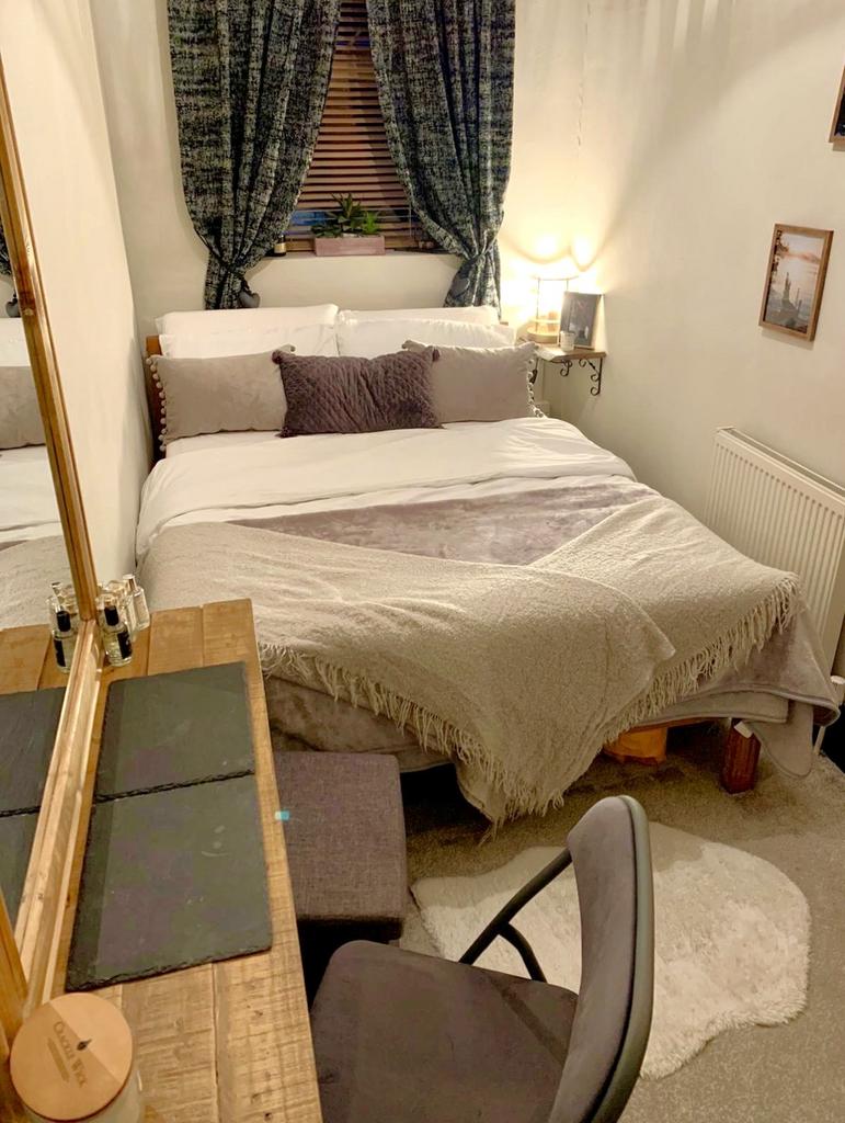 Photo with bed .jpeg