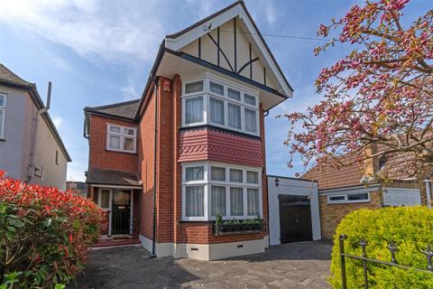 3 bedroom detached house for sale, Rectory Lane, Loughton