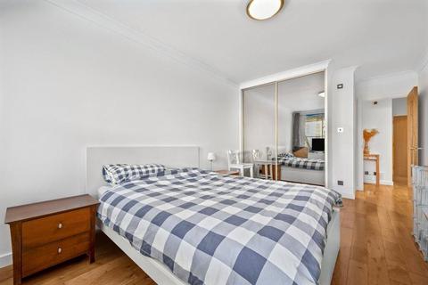 2 bedroom apartment to rent, Boardwalk Place, Canary Wharf, London, E14