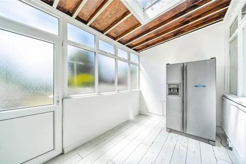 4 bedroom semi-detached house for sale, Wakemans Hill Avenue, London, NW9