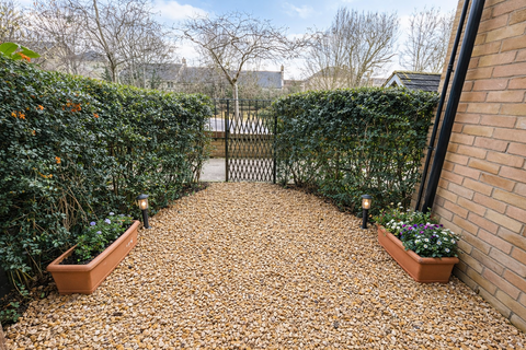 2 bedroom apartment for sale, Redhouse SN25