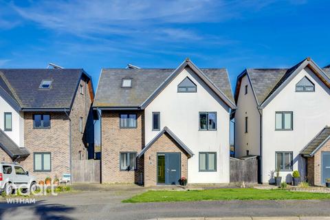 4 bedroom detached house for sale, Darnet Road, Tollesbury
