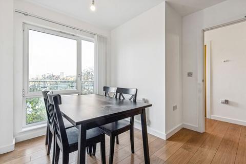 3 bedroom flat for sale, Olympian Way, London SE10