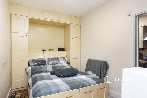 Studio to rent, Hither Green Lane, London, SE13