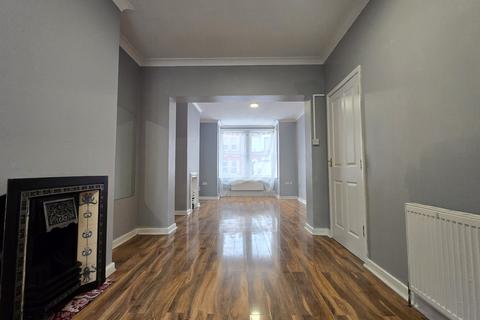 3 bedroom end of terrace house for sale, College Avenue, Gillingham, Kent
