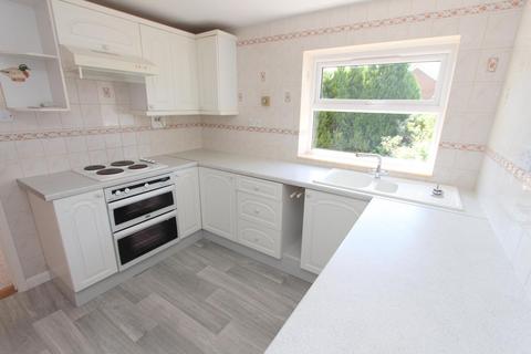 2 bedroom maisonette to rent, Delamere Gardens, Linslade
