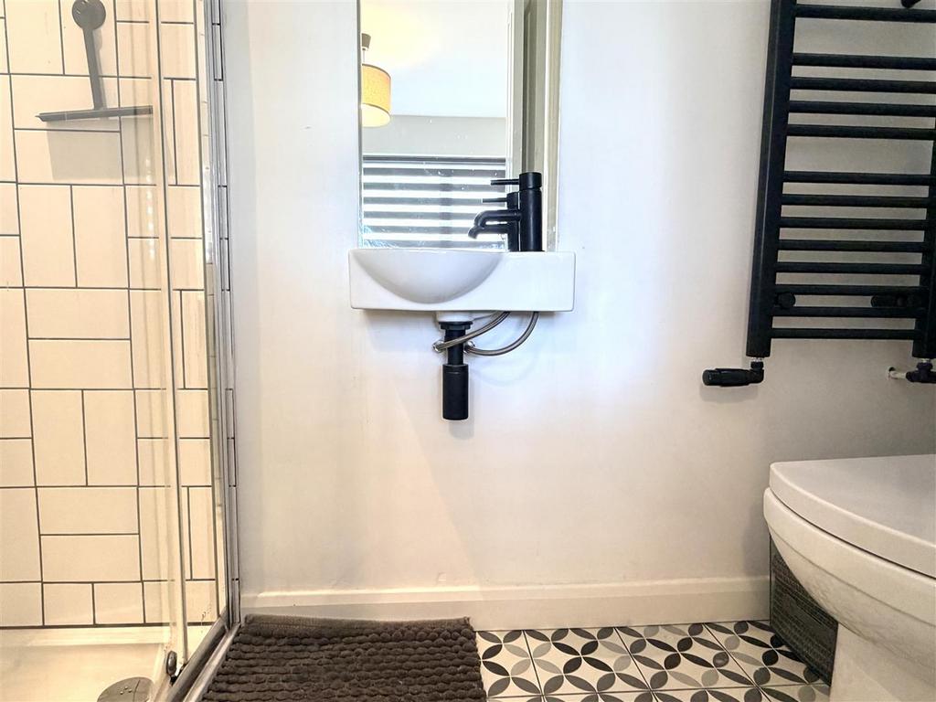 En suite shower room/wc