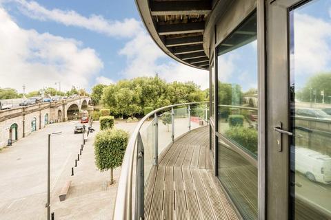 undefined, Kew Bridge Road, Brentford TW8