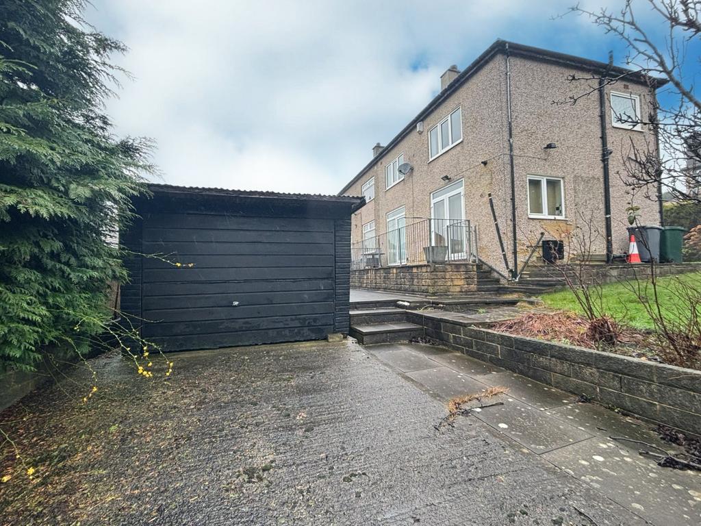 Driveway/Garage