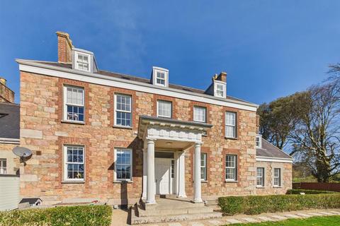 2 bedroom house for sale, Beautifully presented and notably light apartment