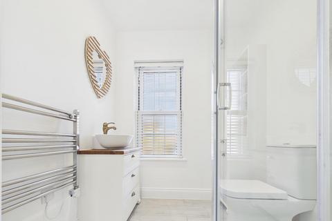 2 bedroom house for sale, Beautifully presented and notably light apartment