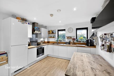 2 bedroom ground floor flat for sale, Eythorne Road, LONDON