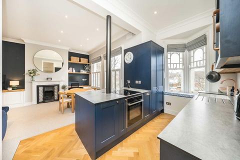 2 bedroom flat to rent, Bedford Hill, London SW12