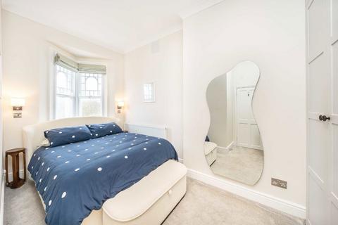 2 bedroom flat to rent, Bedford Hill, London SW12