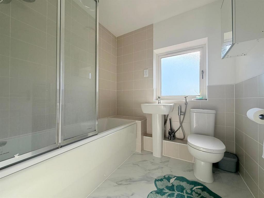 Main Bathroom.jpeg